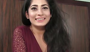 Pakistani Beauty Nadia Ali Cums All Over His Cock After a Abysm Be captivated by