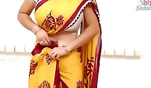 Saree aunty magnificent boobs