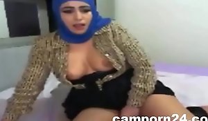 hijab Arab unspecific webcam fuck porn on camporn24 gonzo sheet