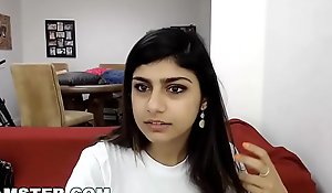 CAMSTER - Mia Khalifa's Webcam Turns On Before She's Get-at-able